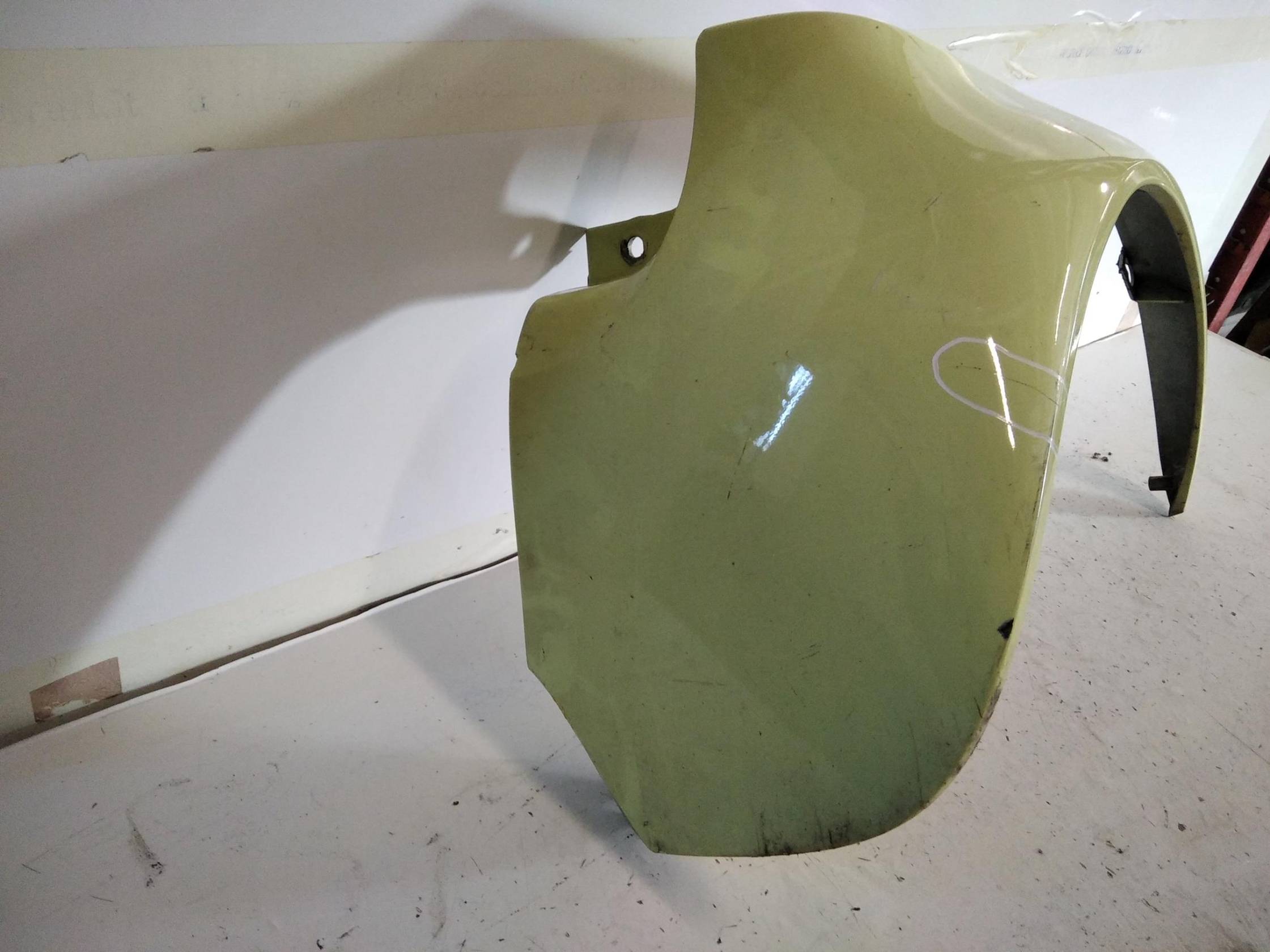 Paraurti post. lat. dx.